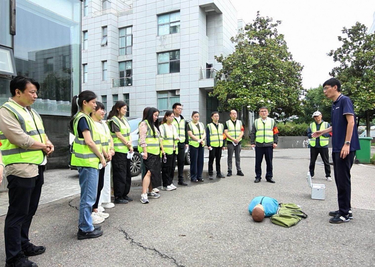 健康產(chǎn)業(yè)公司組織開展消防培訓(xùn)及火災(zāi)應(yīng)急演練